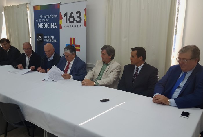 La Asociación Española y el Claeh firman convenio de cooperación en capacitación médica